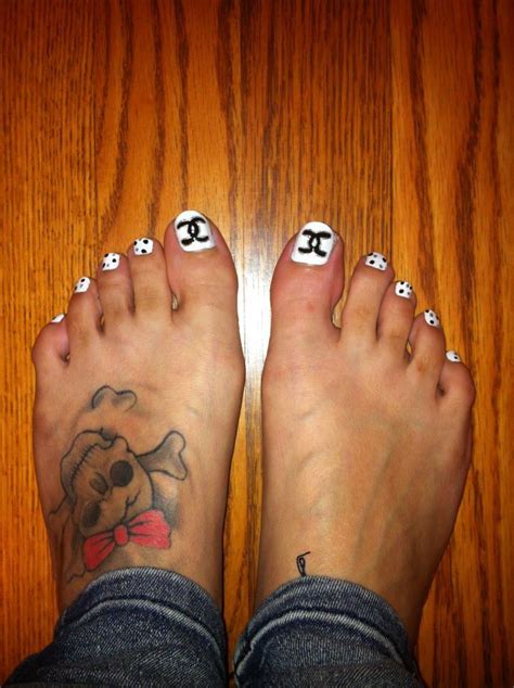 Chanel toe nails